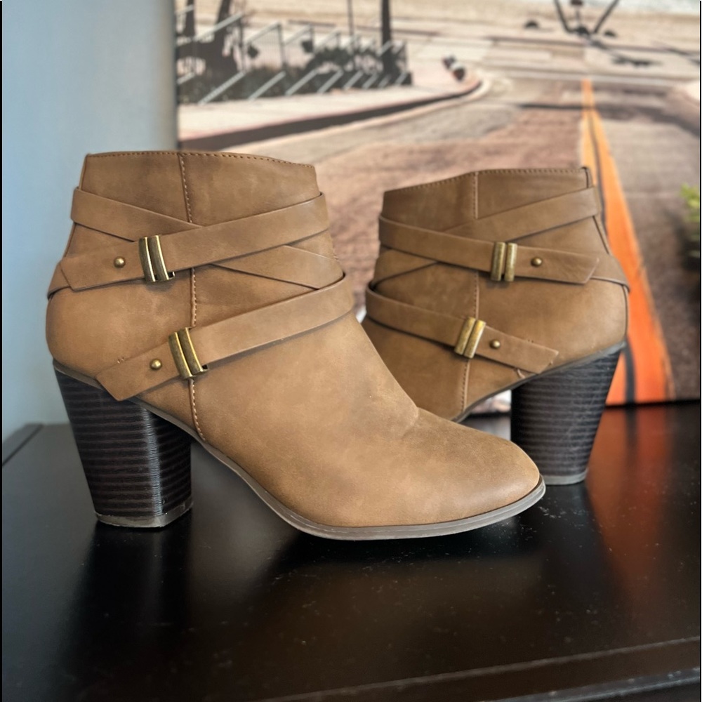 brown booties!